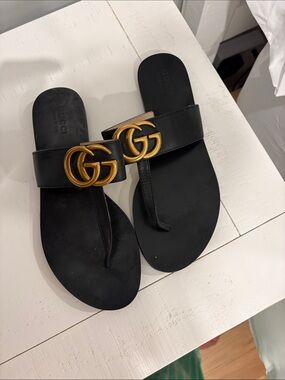 Gucci Black Leather Thong Sandal with Gold Double G Accent